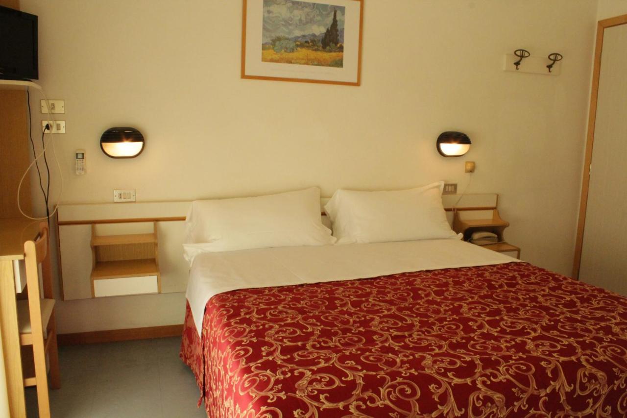 Hotel Clara Riccione Exterior photo