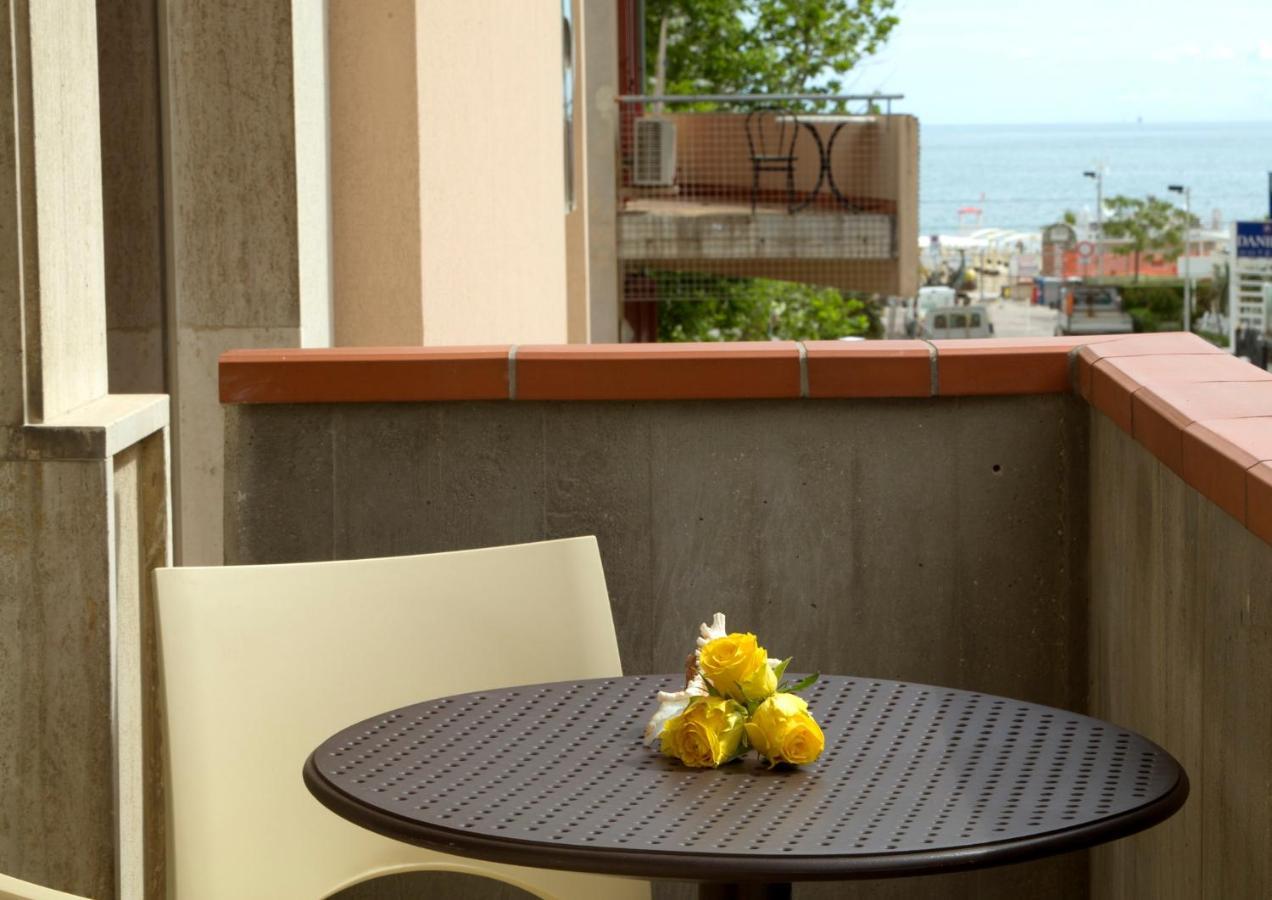 Hotel Clara Riccione Exterior photo